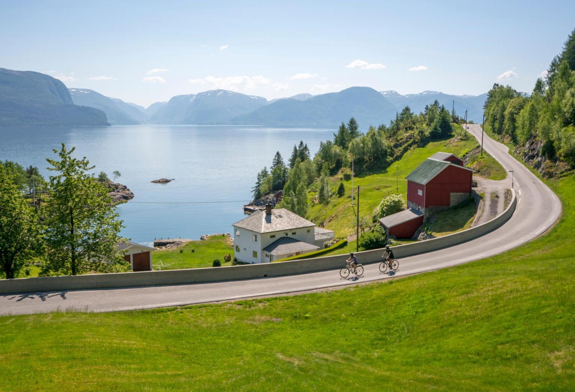 Bosdalhuset Villa Lavik  Exteriör bild