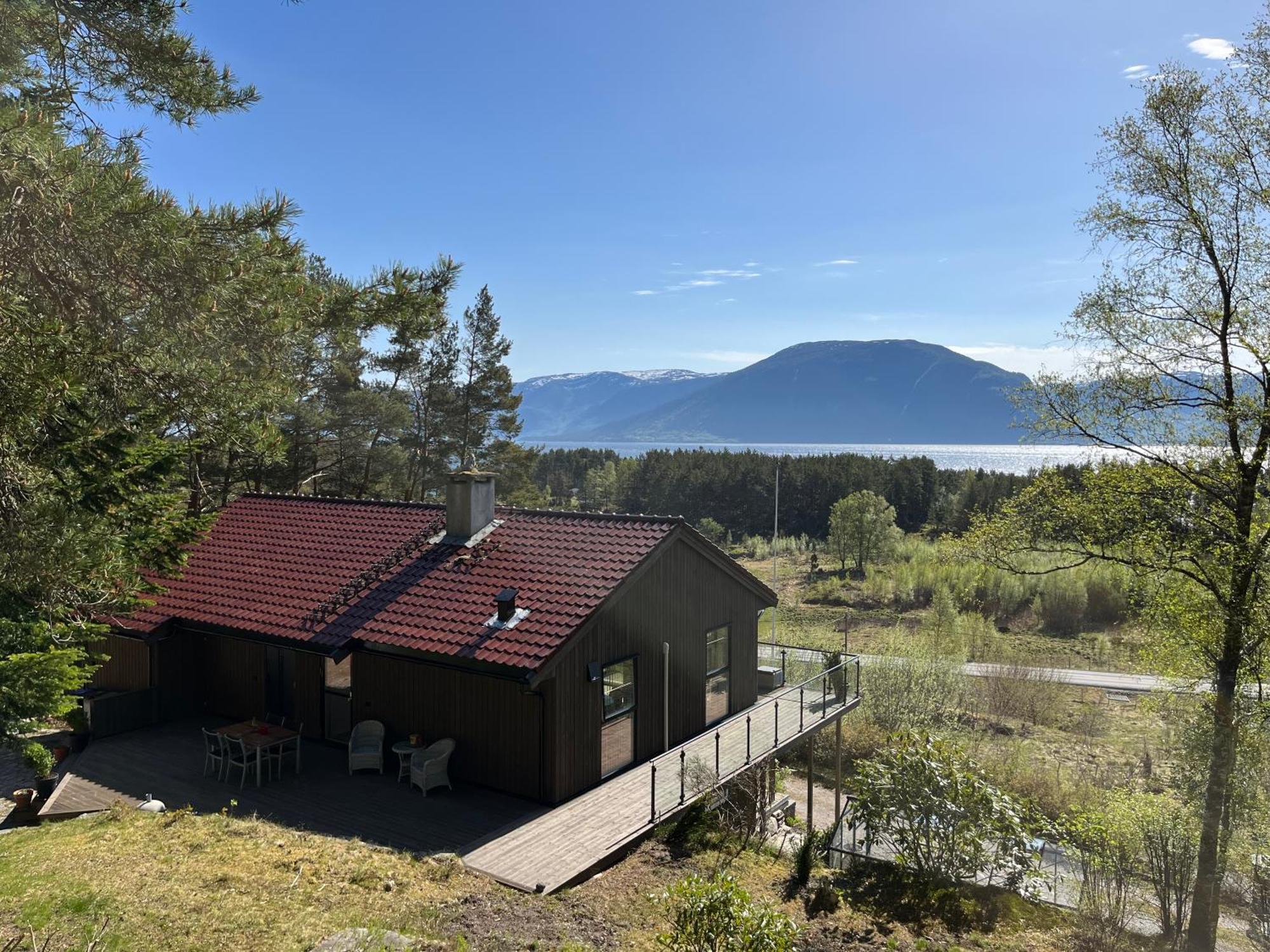 Bosdalhuset Villa Lavik  Exteriör bild